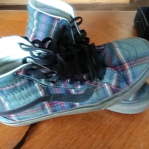 Vans - Picture 2 of 4